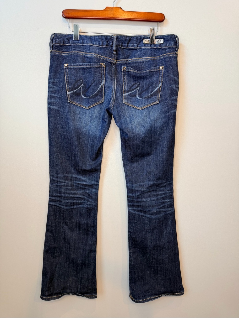 Express Women's 98% Cotton Boot Stella Reg Fit Low Rise Jeans Size 8S Waist 17in - Picture 2 of 12
